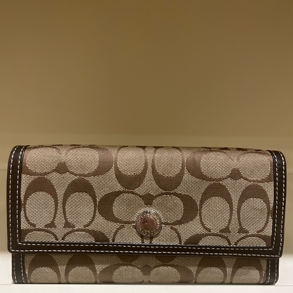 Coach - Picture 3 of 4